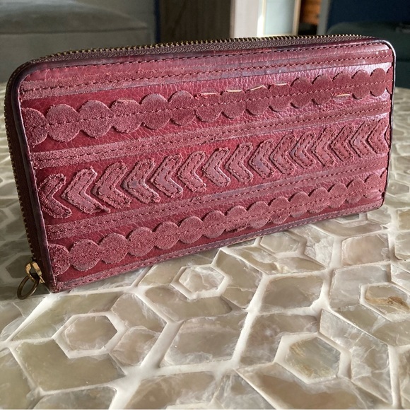 Fossil Aztec leather accordion zip around wallet in burgundy - Picture 11 of 11
